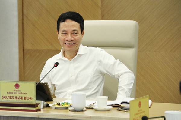 Bộ trưởng Bộ TT&TT Nguyễn Mạnh Hùng phát biểu chỉ đạo tại Giao ban quản lý nhà nước quí II-2021 với các Sở TT&TT
